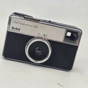 Lote anterior: Cámara Kodak Instamatic 133 con Estuche