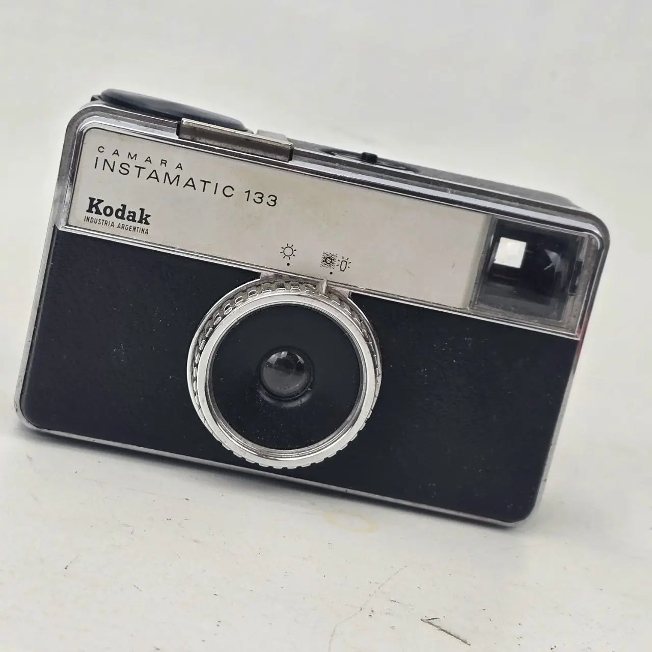 Cámara Kodak Instamatic 133 con Estuche