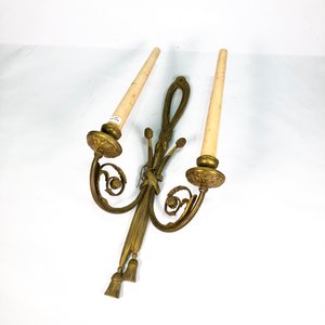 Aplique de Bronce con Dos Luces y Detalles Ornamentales - imagen 1