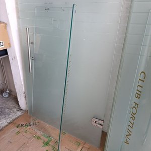 Paneles de Vidrio Templado Curvado con Ploteo "Club Fortuna" - imagen 3