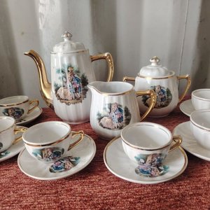 Juego de Café Vintage con Escenas Románticas y Bordes Dorados - imagen 8