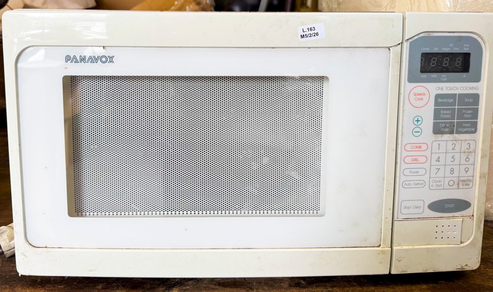 Lote siguiente: Microondas PANAVOX blanco con plato en buen estado