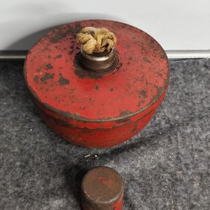 Mechero Antiguo Metálico Rojo Pesado - imagen 5