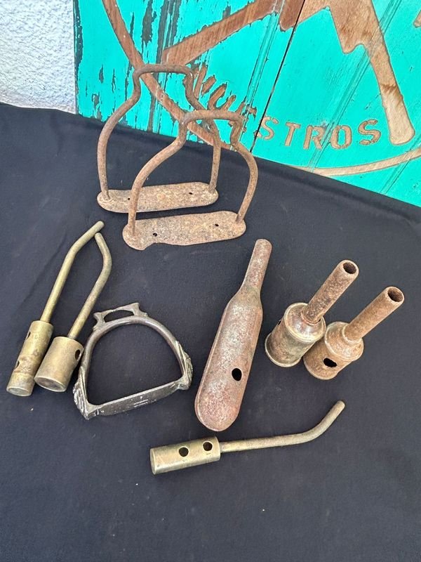 Colección de objetos antiguos y herrajes - imagen 5