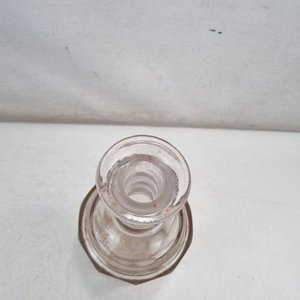 Antiguo Decantador de Vidrio Transparente con Cuello Anillado y Cuerpo Facetado - imagen 3