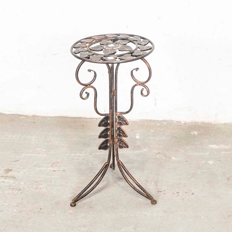 Lote anterior: Mesa de pedestal metálica con diseño floral