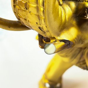 Centro de mesa hialino, esfera decorativa y elefante dorado - imagen 4