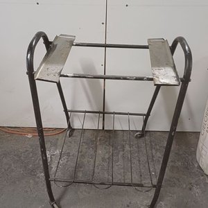 Lote de Farol de Hierro, Soporte de Madera y Hierro, Mesa de TV y Cortina Roja - imagen 5