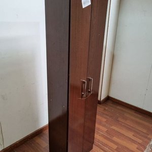 Placard Bajo Castaño con Estantes Internos - imagen 4