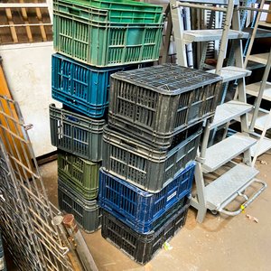 Lote de 20 Cajones Plásticos Usados de Varios Colores - imagen 2