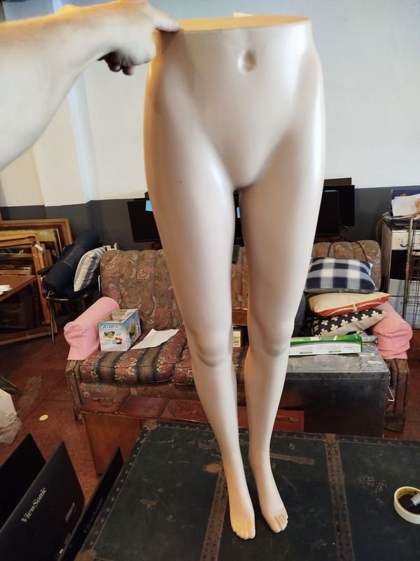 Lote anterior: Maniquí dama piernas en venta