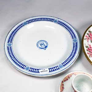 Juego de Taza y Platito con Dos Platos Decorativos Vintage - imagen 4