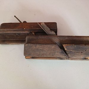 Lote siguiente: Par de Cepillos de Carpintero Antiguos para Molduras