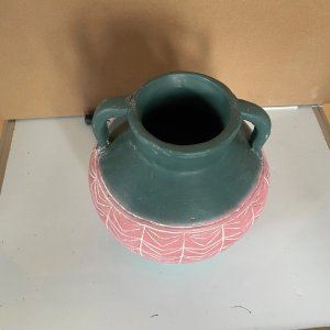 Vasija de Cerámica Decorada con Asas y Diseño Geométrico - imagen 2