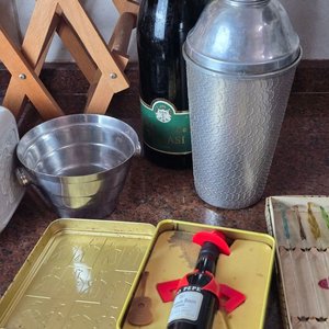 Lote de Piezas de Licorería Vintage: Cubo Corona, Shaker, Copas y Más - imagen 2