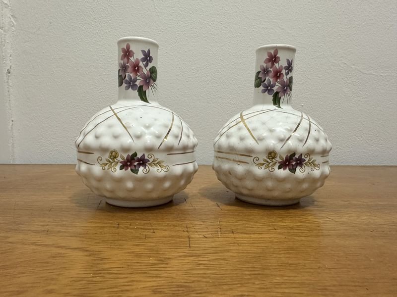 Lote siguiente: Adornos de Botella en Porcelana - Vajillas con Flores