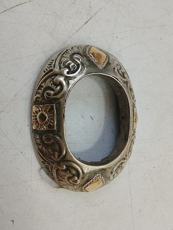 Aro para Rastra en Metal Plateado con Bronce y Motivos Gauchescos