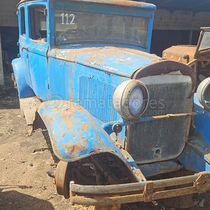 Automóvil Antiguo Azul para Restaurar - imagen 1