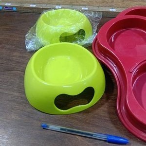 Lote Comederos Nuevos Para Mascotas: 2 Verdes Individuales y 3 Rojos Dobles - imagen 5