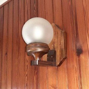 Aplique de Pared en Madera con Bola de Vidrio - imagen 2