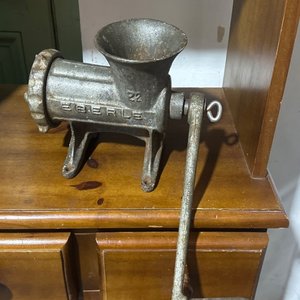 Lote anterior: Picadora de Carne Antigua Marca "Serrano" Nro. 22