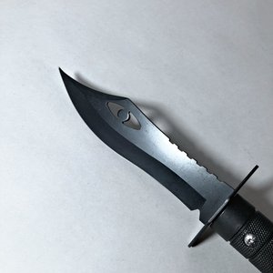 Dos Cuchillos Tácticos con Hojas Negras y Mangos de Madera - imagen 2