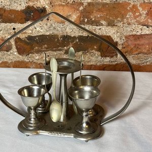 Huevera de Platina con Soporte y 4 Compoteras con Cucharitas - imagen 3