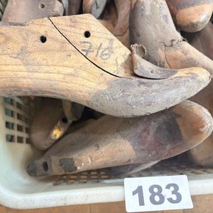 Lote de 30 Hormas Antiguas para Calzado en Madera - imagen 2
