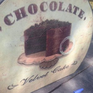 Sombrerera Vintage "Chocolate Velvet Cake" con Interior Gamuzado - imagen 5