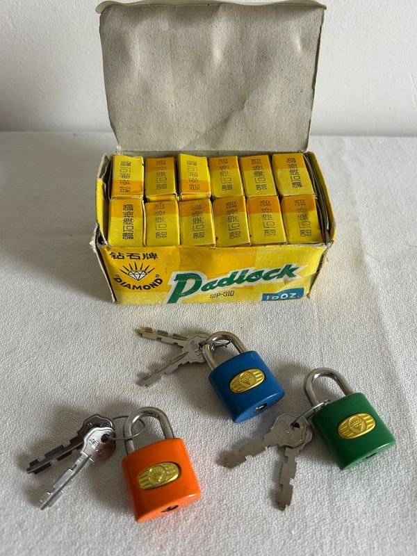 Lote de 15 Candados "Diamond" con Llaves