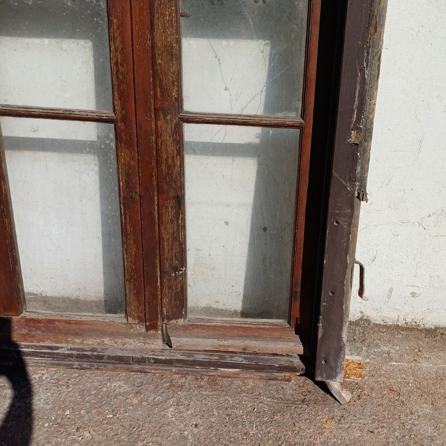 Ventana con dos hojas batientes en cedro con marco de pinotea - imagen 6