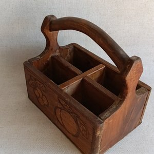 Porta Cubiertos de Madera con Asa y Grabados - imagen 3