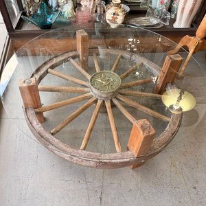 Mesa Ratona Rústica con Rueda de Carro Original y Tapa de Vidrio - imagen 4