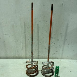 Lote siguiente: Dos Batidores de Pintura con Resorte