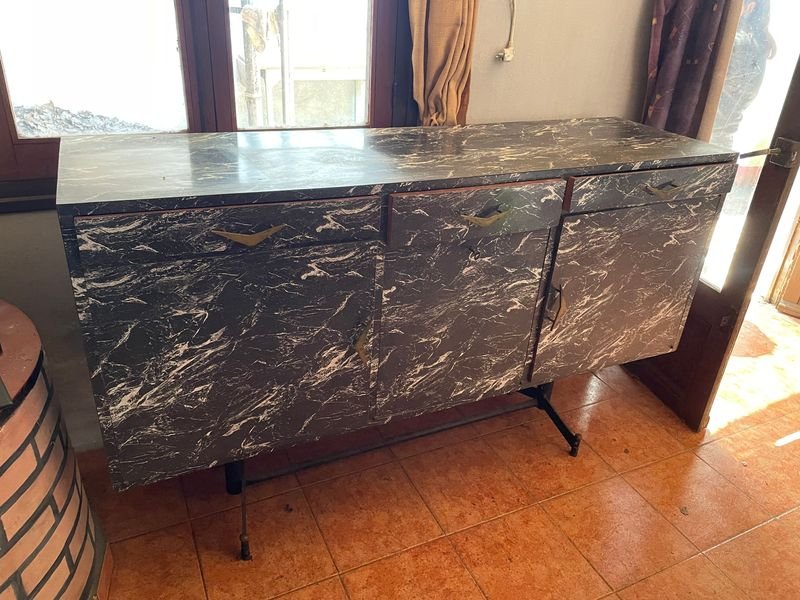 Bargueño de Cerámica Negro y Blanco con Tres Puertas y Tres Cajones
