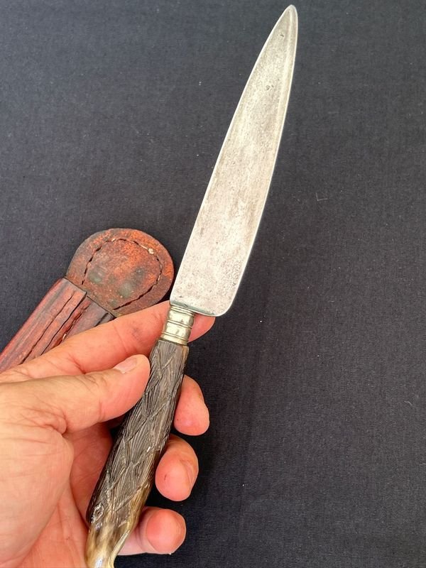 Cuchillo verijero inglés de época con tallado en guampa - imagen 10