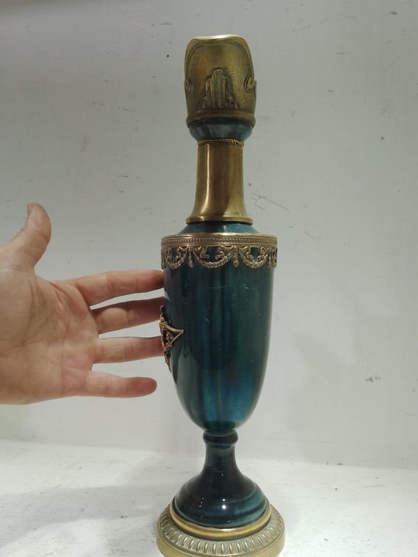 Antigua Jarra en Porcelana Francesa con decoraciones Religiosa en Bronce de Querubin - imagen 5