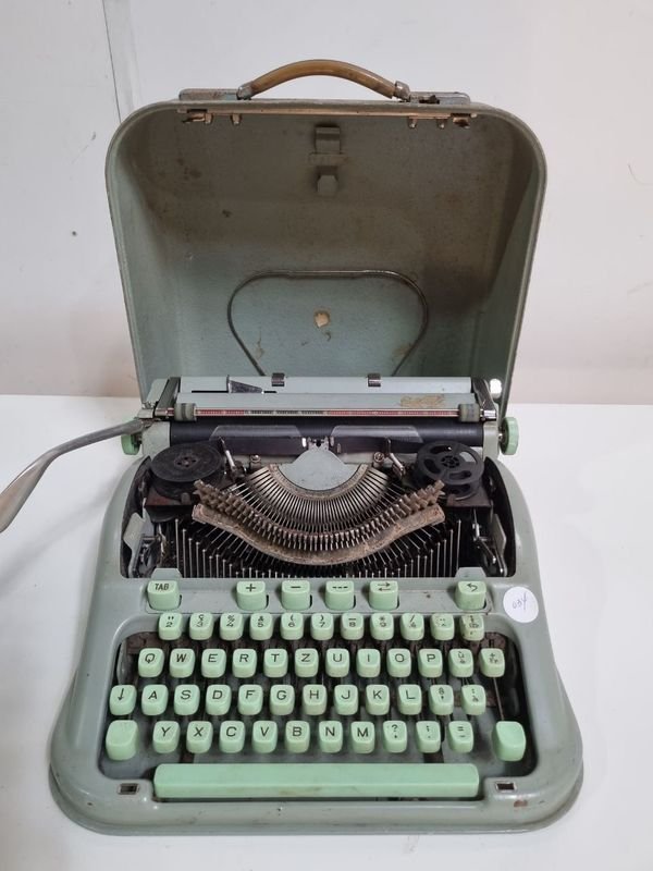 Lote anterior: Maquina De Escribir Clásica Funcionando Bien