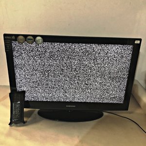 Televisor Samsung 32" LED con Control Remoto - imagen 1