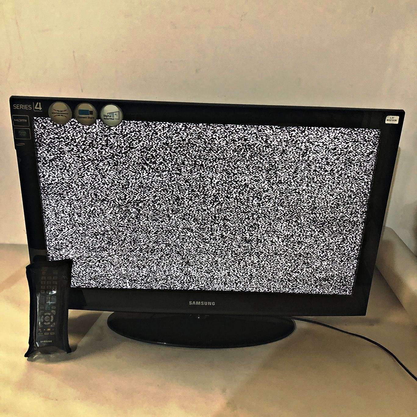 Televisor Samsung 32" LED con Control Remoto