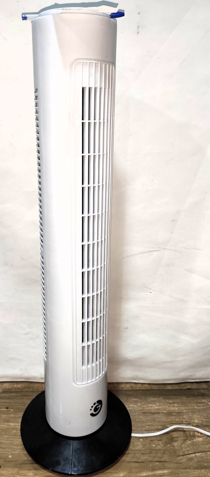 Turbo Ventilador de Torre Oscilante Blanco con Base Negra