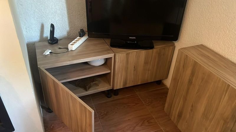 Mueble para TV de tres piezas en excelente condición - imagen 4