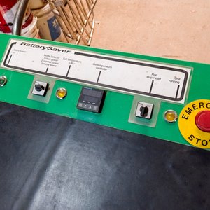 Máquina Regeneradora de Baterías "BatterySaver" Sobre Carro con Manual - imagen 3