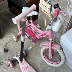 Lote siguiente: Bicicleta Infantil Rosa y Monopatín
