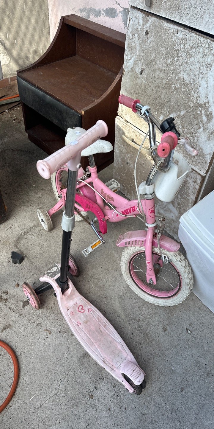Bicicleta Infantil Rosa y Monopatín