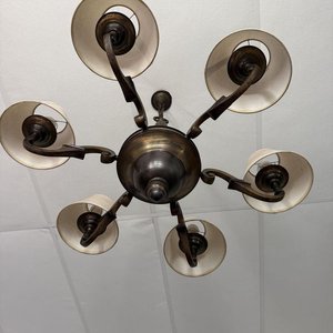 Araña Clásica de Bronce con 6 Luces y Brazos Ornamentales - imagen 5