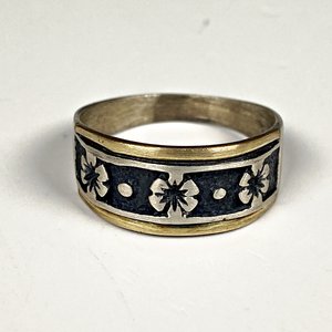 Lote anterior: Anillo de Plata y Oro con Diseño Floral - Medida 18 mm