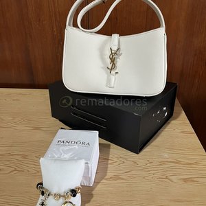 Lote de Ropa, Accesorios de Moda y Vehículo Volkswagen Suran - imagen 5