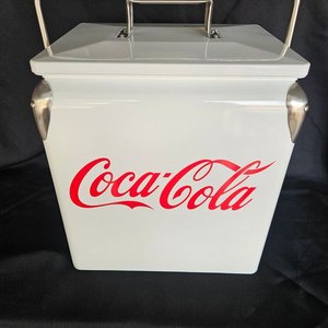 Lote anterior: Conservadora Coca-Cola Metálica Blanca con Abrebotellas