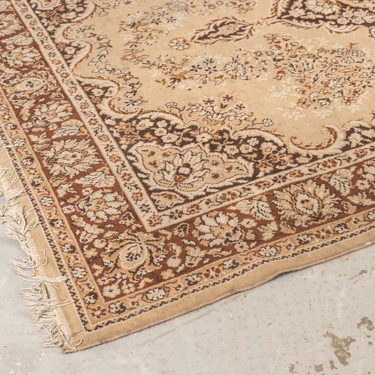 Alfombra acrílica marrón y beige para decorar - imagen 2